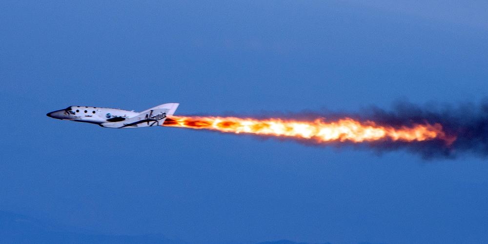 SpaceShipTwo test zijn raketmotor