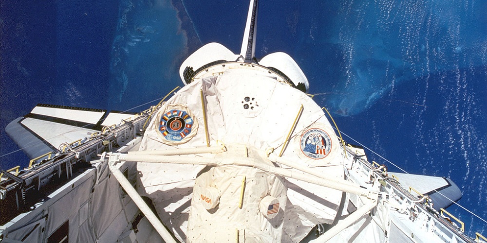 Het U.S. Microgravity Laboratory-11 in het vrachtruim van het ruimteveer tijdens de STS-50 missie.