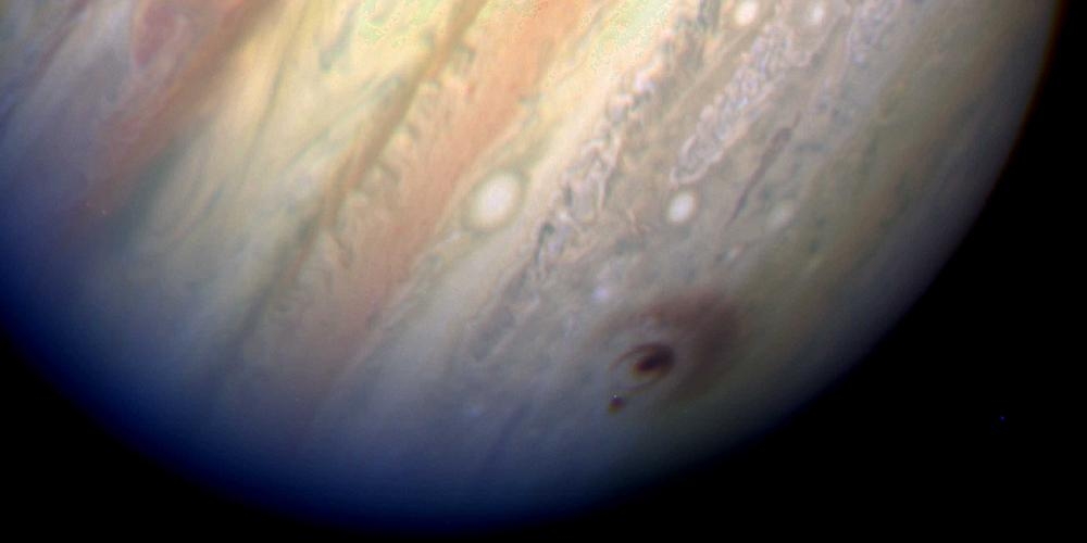 Sporen in de atmosfeer van Jupiter van de inslag van de komeet Shoemaker-Levy 9