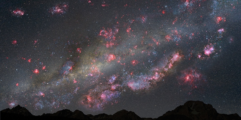 Artistieke impressie van de nachthemel ngezien vanaf een hypothetische planeet in het jonge Melkwegstelsel van 10 miljard jaar geleden. De sterrenhemel wemelt van de stervormingsgebieden.