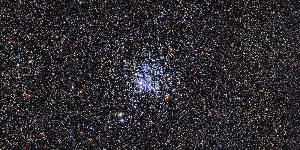 Deze prachtige opname van de Wilde Eendencluster, Messier 11 of NGC 6705 is gemaakt met de Wide Field Imager (WFI) van de 2,2-meter MPG/ESO-telescoop van de ESO-sterrenwacht op La Silla in Chili. 