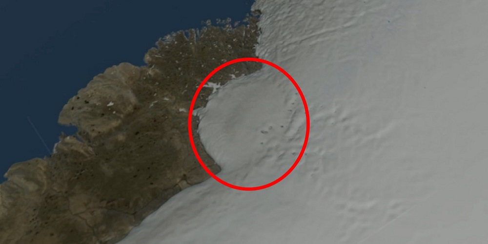De rode cirkel toont de grote inslagkrater op Groenland. 