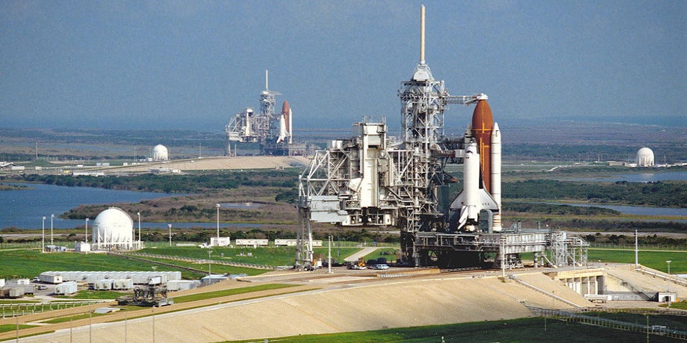 Twee Amerikaanse Space Shuttles op het Kennedy Space Center.