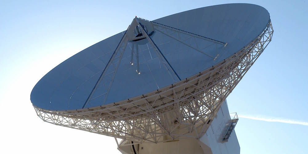 De 35-meter grote schotelantenne van ESA's Cebreros grondstation in Spanje