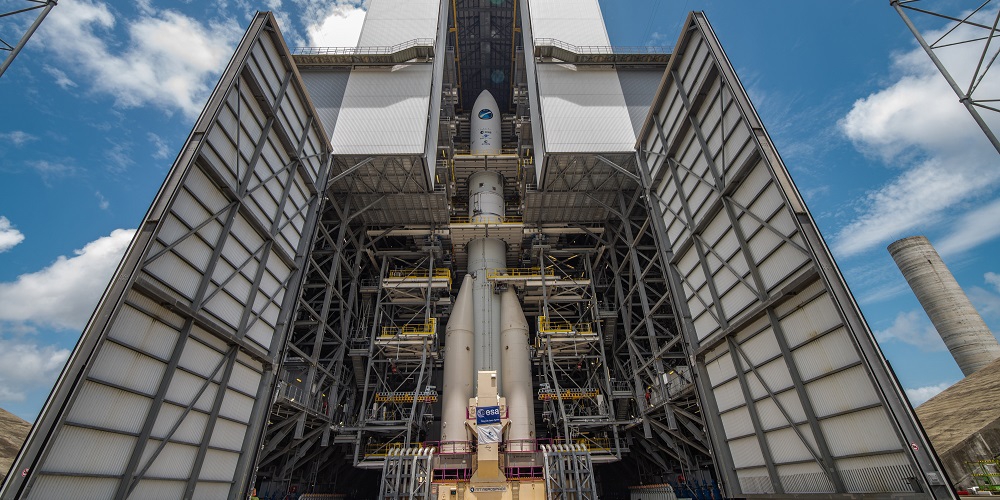 De eerste volledig geassembleerde Ariane 6 raket. 