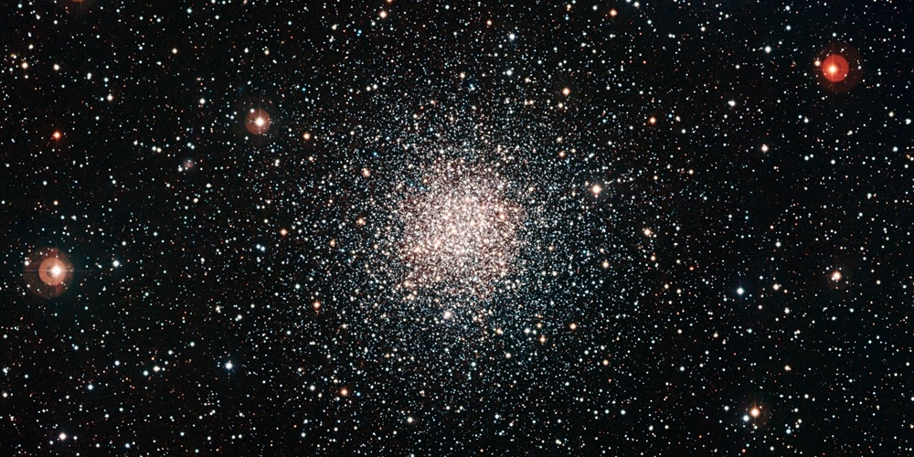 De bolvormige sterrenhoop NGC 6362