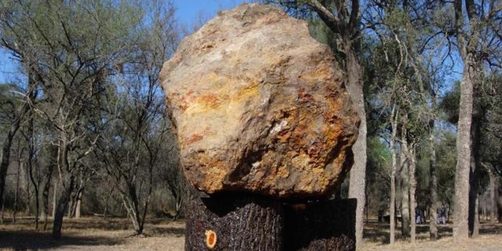 Een van de grotere brokstukken van de Campo del Cielo meteoriet