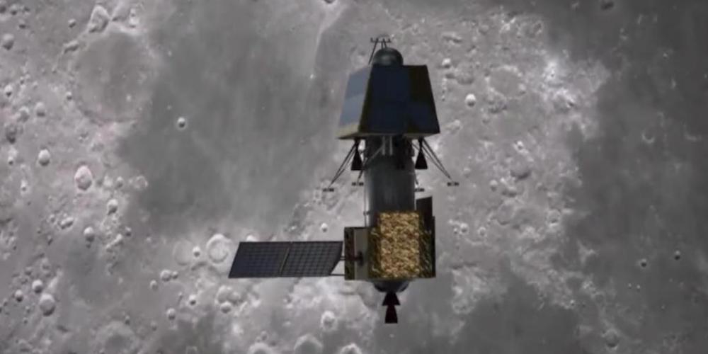 Artistieke voorstelling van de Chandrayaan 2 ruimtesonde in een baan om de maan. 