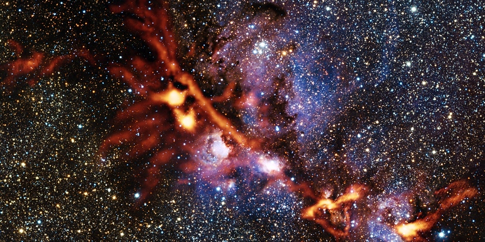 Deze opname van het stervormingsgebied NGC 6334 is een van de eerste wetenschappelijke opnamen van het ArTeMiS-instrument van de APEX-telescoop