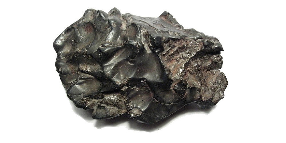 De 1,7 kilogram zware Sikhote Alin meteoriet behoort tot de IIAB groep