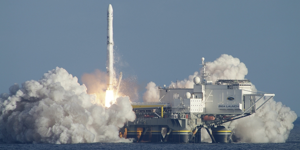 Een lancering vanop het drijvend lanceerplatform Sea Launch 
