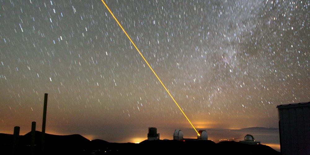 Lasers worden in de sterrenkunde ook gebruikt als richtpunt